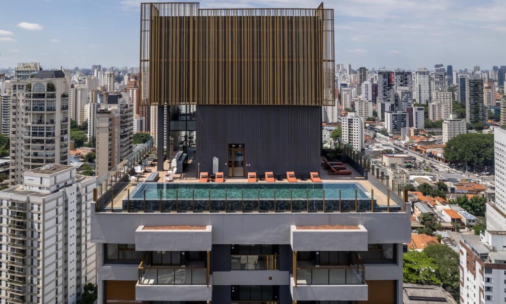 F - Piscina